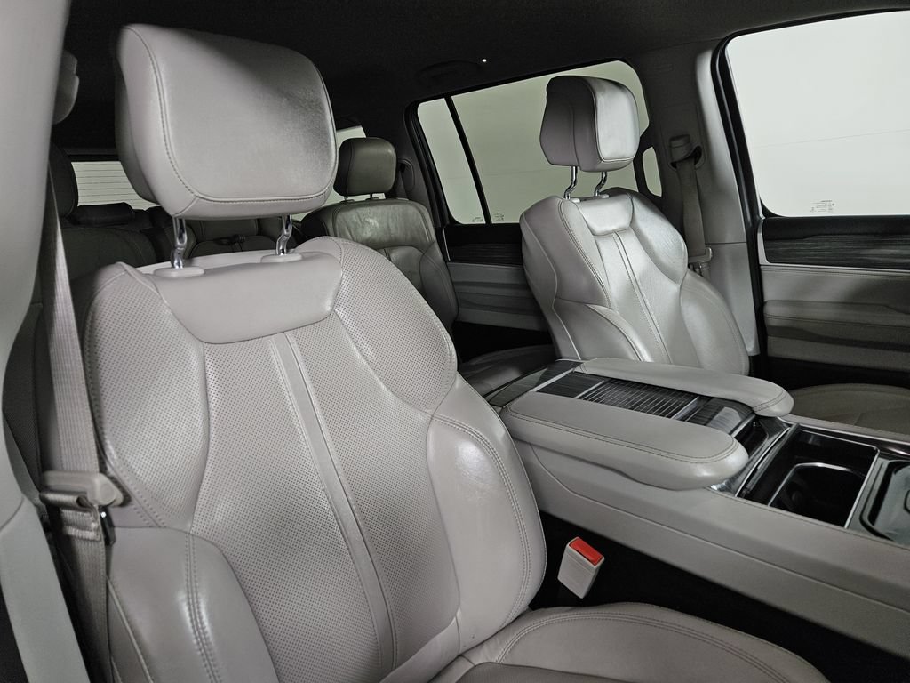 Used 2022 Jeep Wagoneer Series II RWD image 26