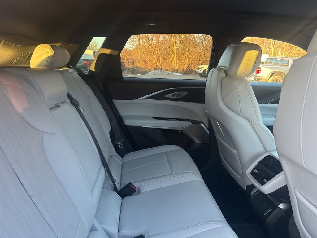 Used 2025 Cadillac Lyriq Luxury image 11