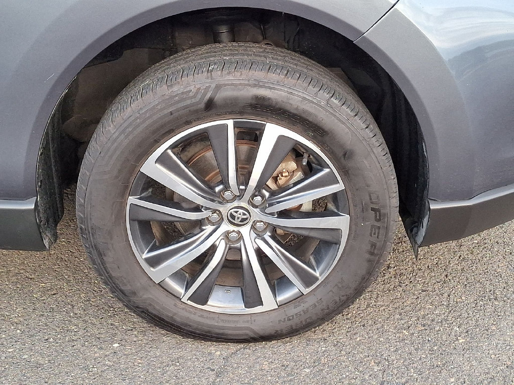 Used 2022 Toyota Venza LE AWD/4WD image 34