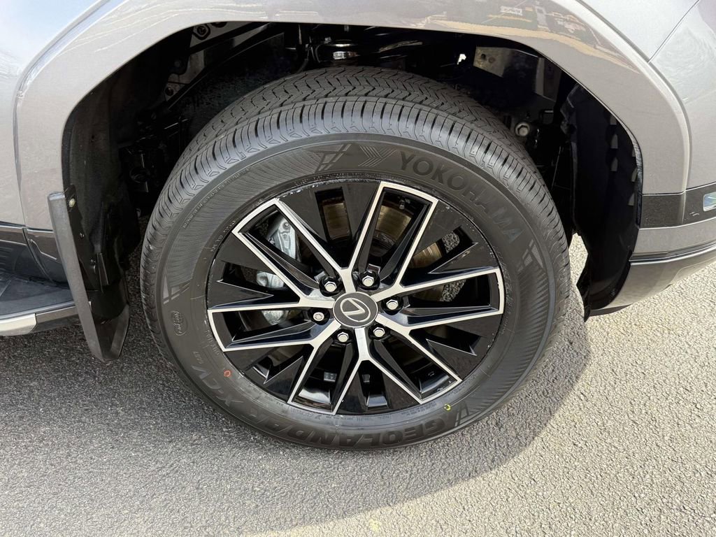 Used 2025 Lexus GX 550 Premium+ w/ Accessory Package (2T) image 7