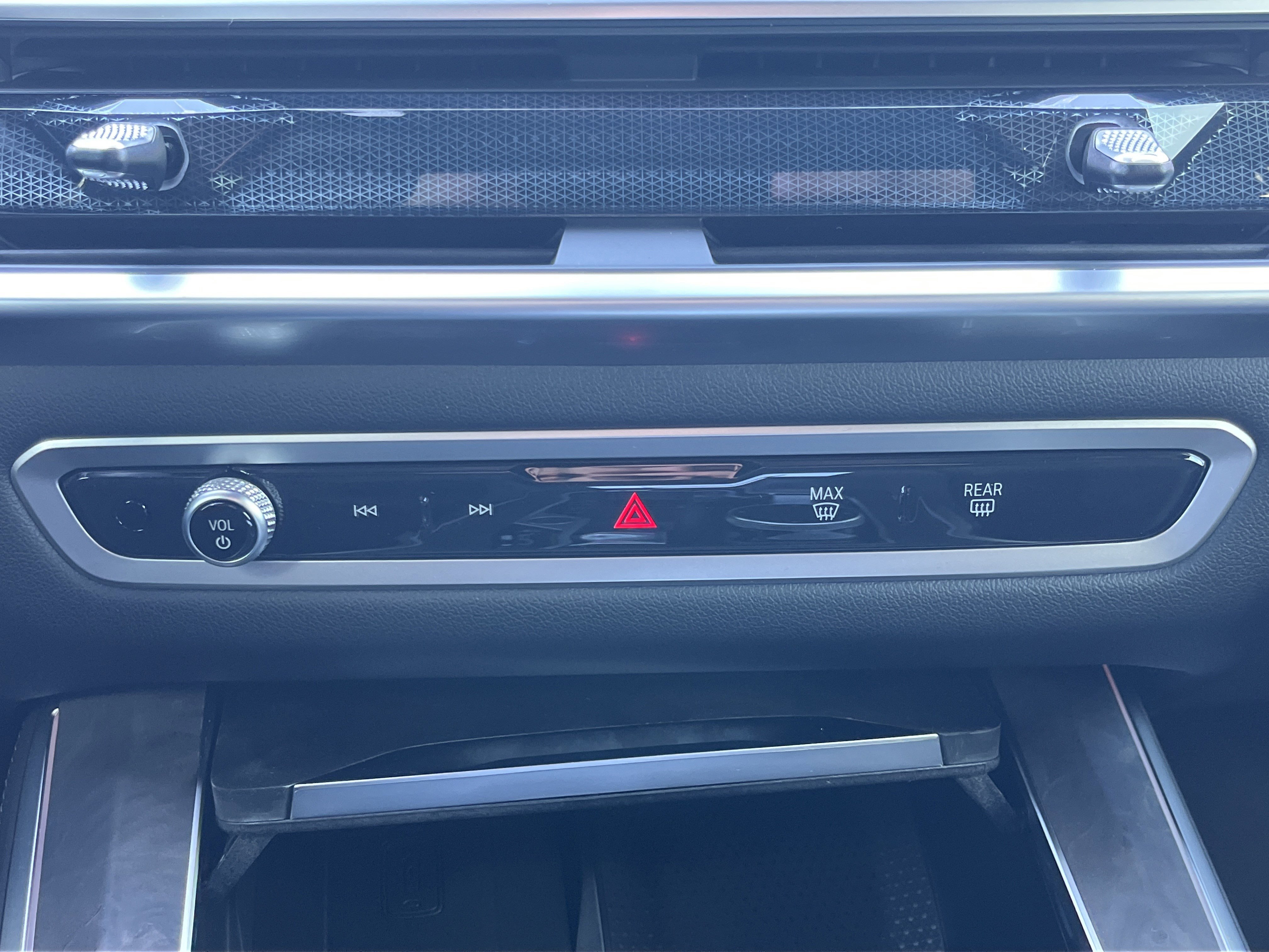 New 2026 BMW X5 xDrive50e w/ Climate Comfort Package AWD/4WD image 6