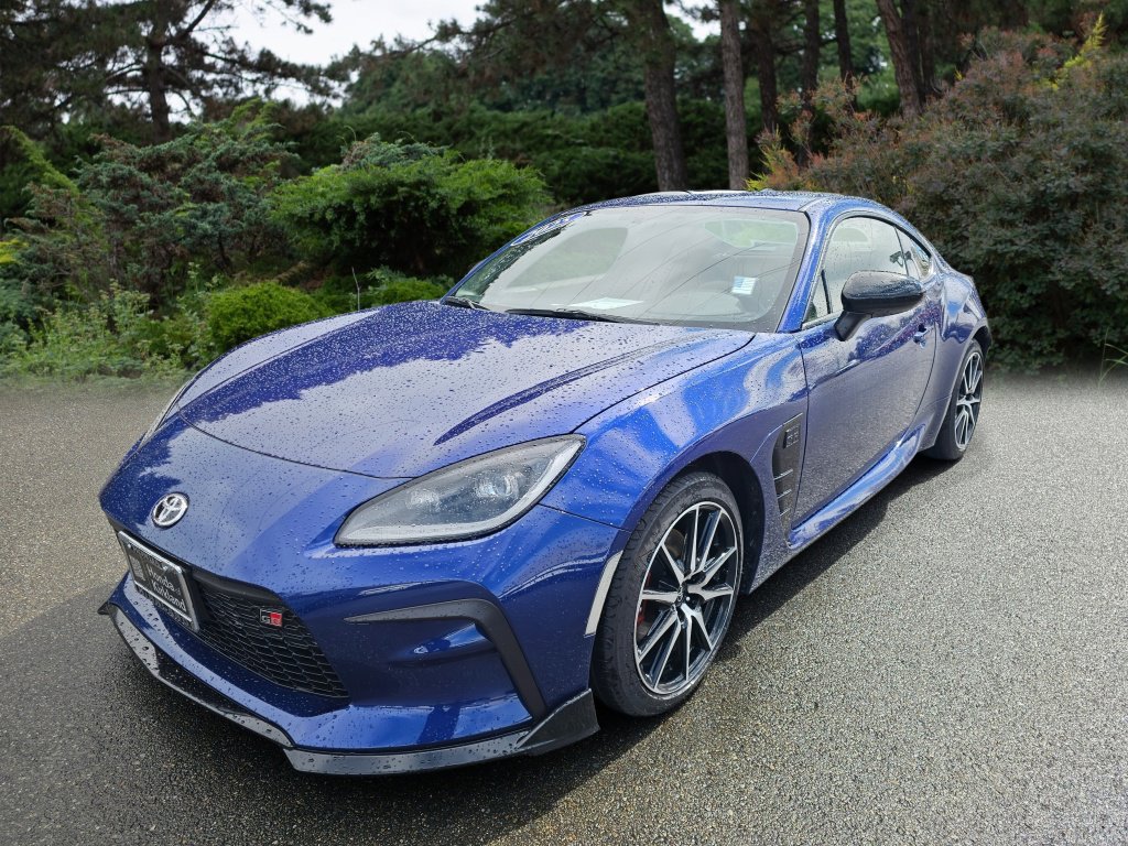 Used 2025 Toyota GR86 w/ ALL Weather Mat Package (TMS) RWD image 3