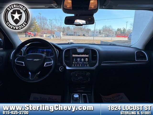 Used 2019 Chrysler 300 Limited w/ Safetytec Plus Group image 9