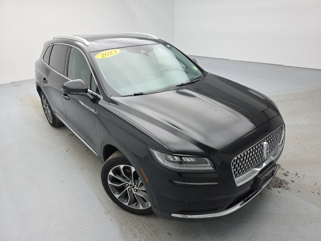 Used 2023 Lincoln Nautilus Reserve w/ Equipment Group 201A image 2