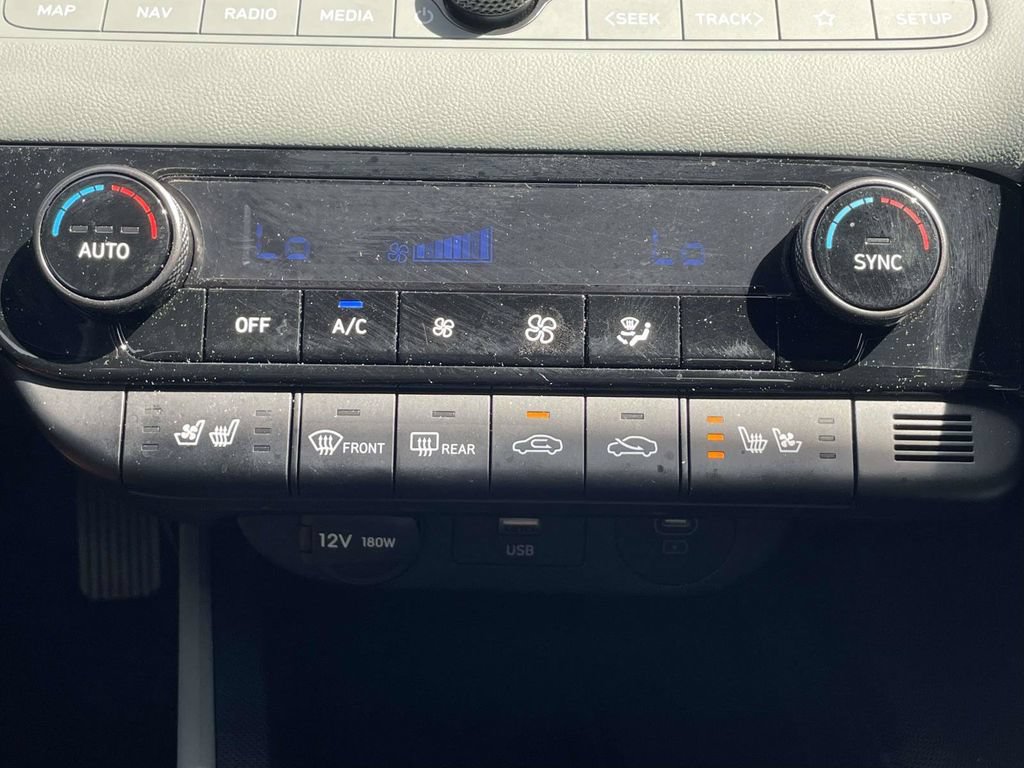 Used 2025 Hyundai Elantra Limited FWD image 38