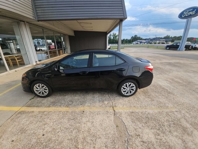 Used 2017 Toyota Corolla LE FWD image 1