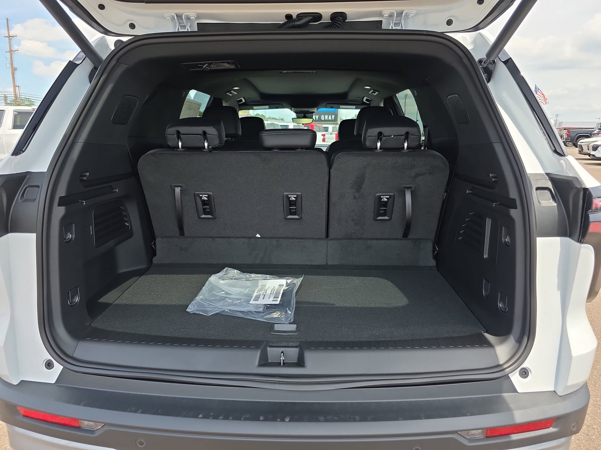New 2026 Chevrolet Traverse LT w/ Sun and Wheel Package FWD image 14