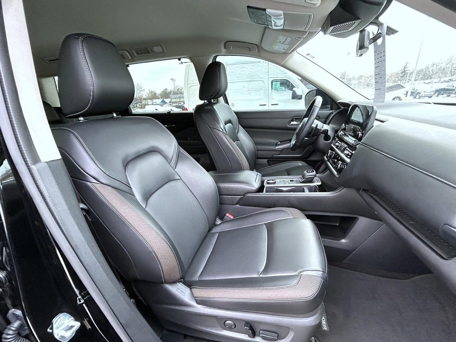 Used 2024 Nissan Pathfinder SL image 15