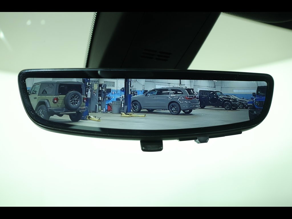 Used 2023 Chevrolet Traverse LT image 27