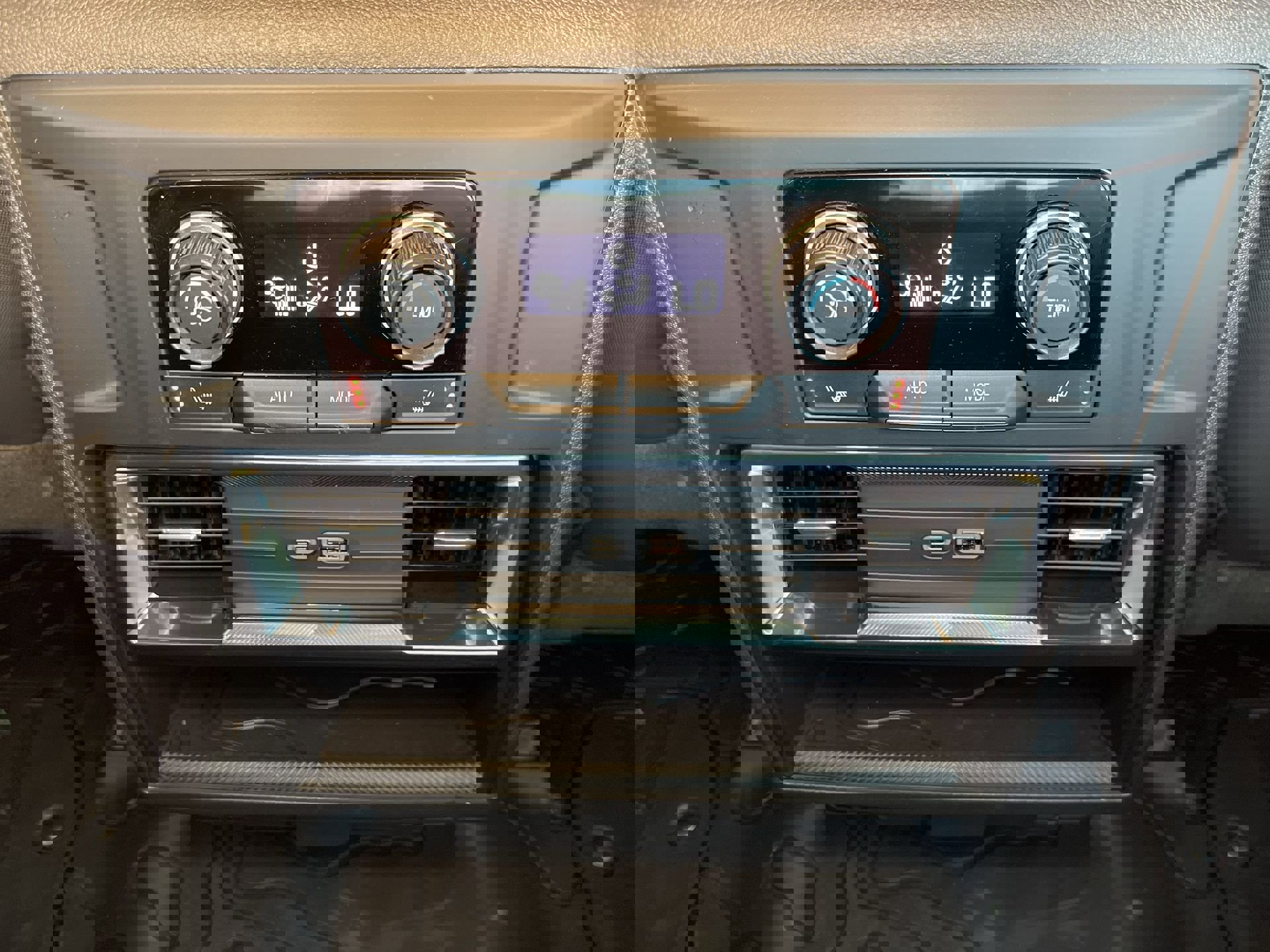 New 2026 GMC Hummer EV SUV w/ LPO, Roof Cross Rail Package image 55