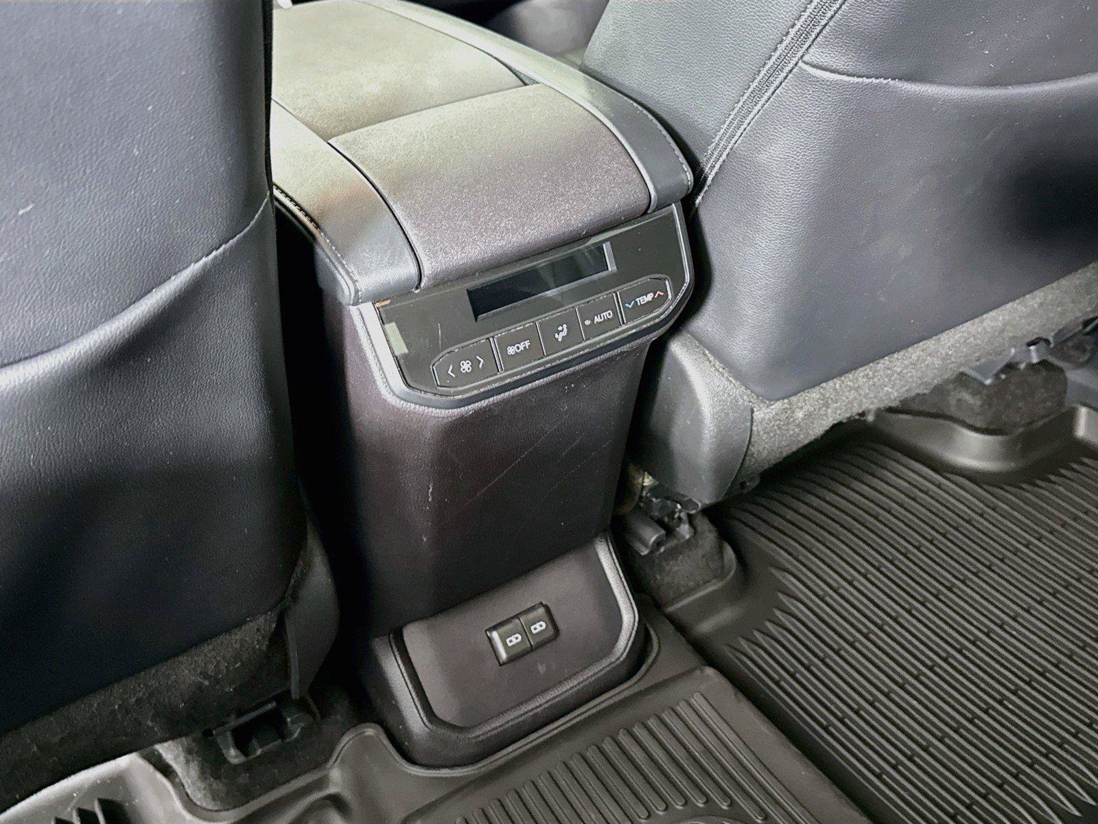 Certified 2025 Toyota Highlander XLE FWD image 38