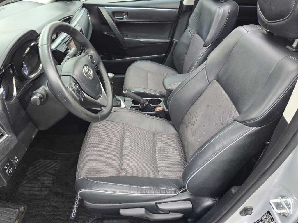 Used 2014 Toyota Corolla S image 32