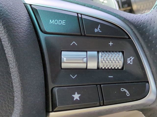Used 2025 Genesis G70 2.5T RWD image 25