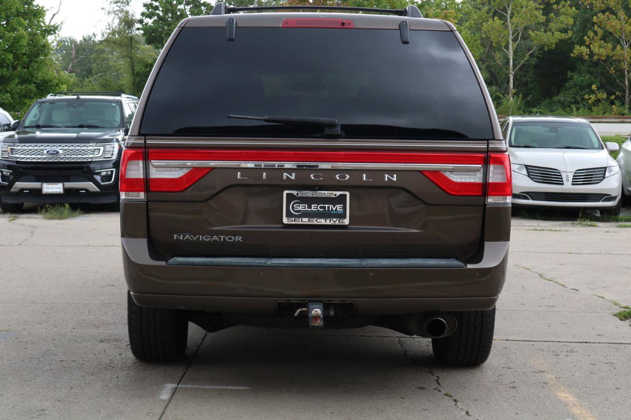Used 2017 Lincoln Navigator Select AWD/4WD image 10