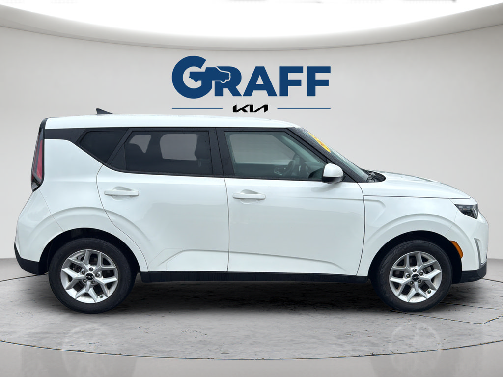 Used 2024 Kia Soul LX w/ Option Group 015 FWD image 9