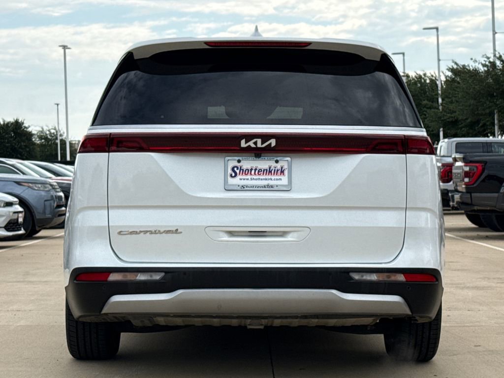 Used 2022 Kia Carnival EX FWD image 7