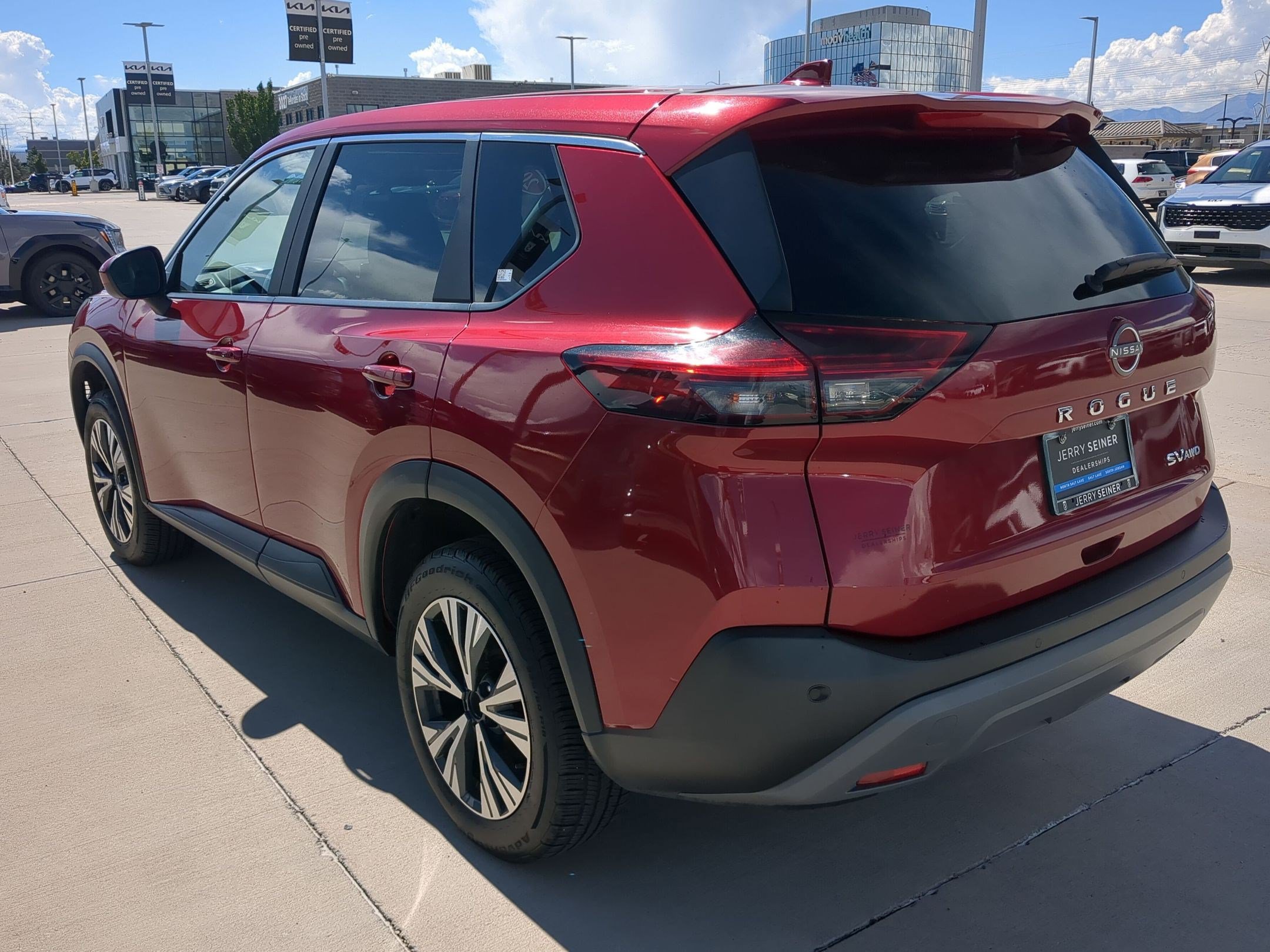 Used 2023 Nissan Rogue SV AWD/4WD image 4