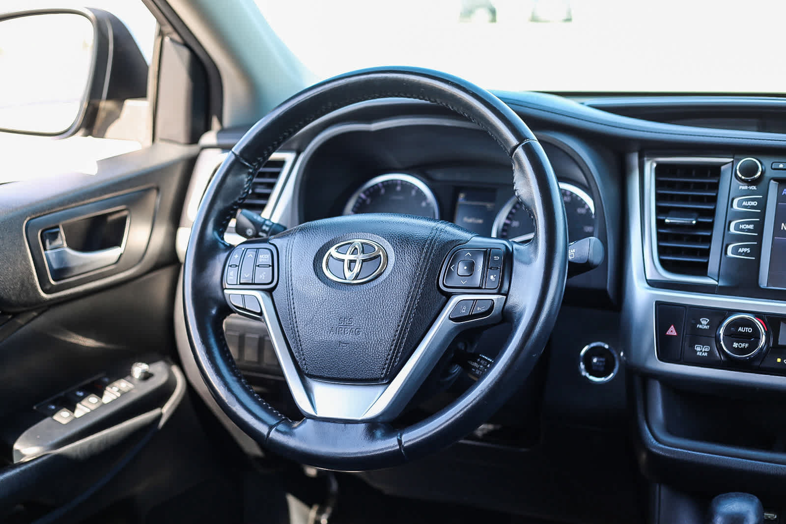Used 2018 Toyota Highlander SE w/ Carpet Mat Package (TMS) FWD image 15