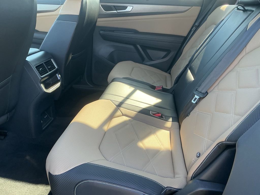 Used 2024 Volkswagen Atlas Cross Sport SE FWD image 18