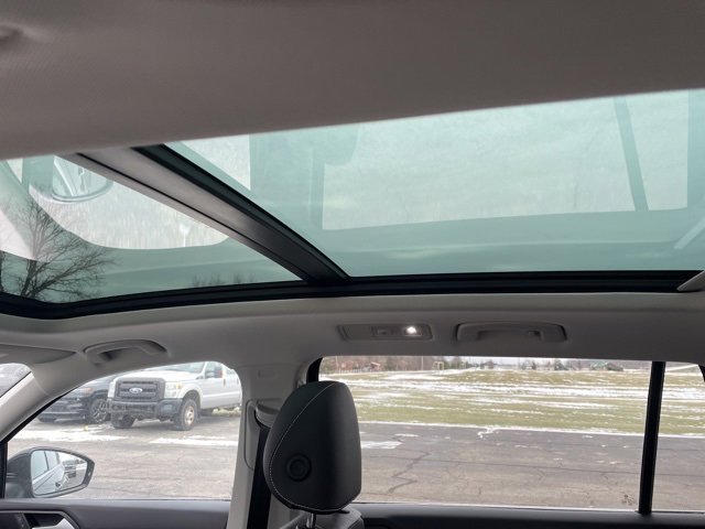 Used 2021 Volkswagen Tiguan SEL image 9