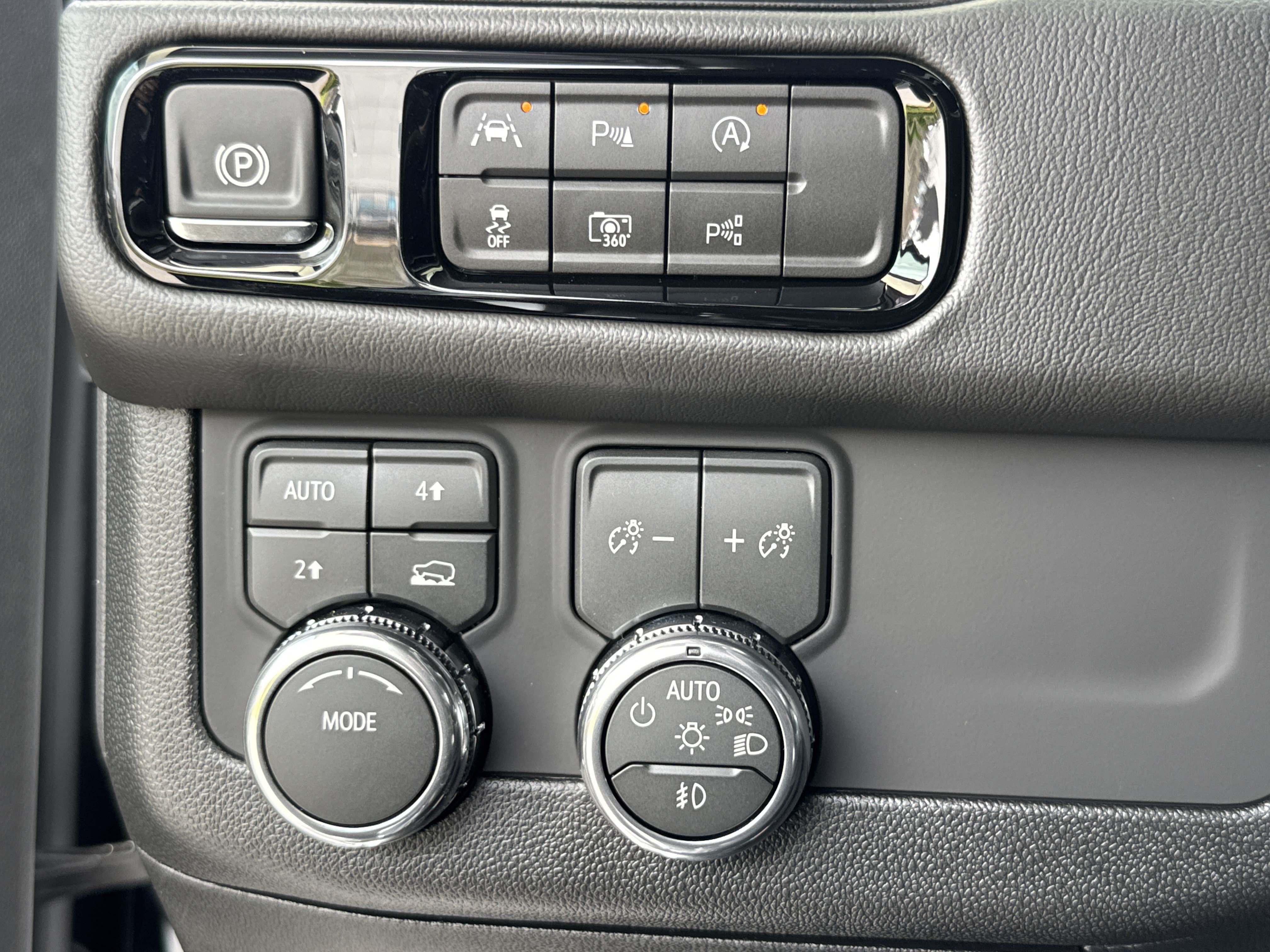 New 2026 GMC Yukon XL Denali AWD/4WD image 18