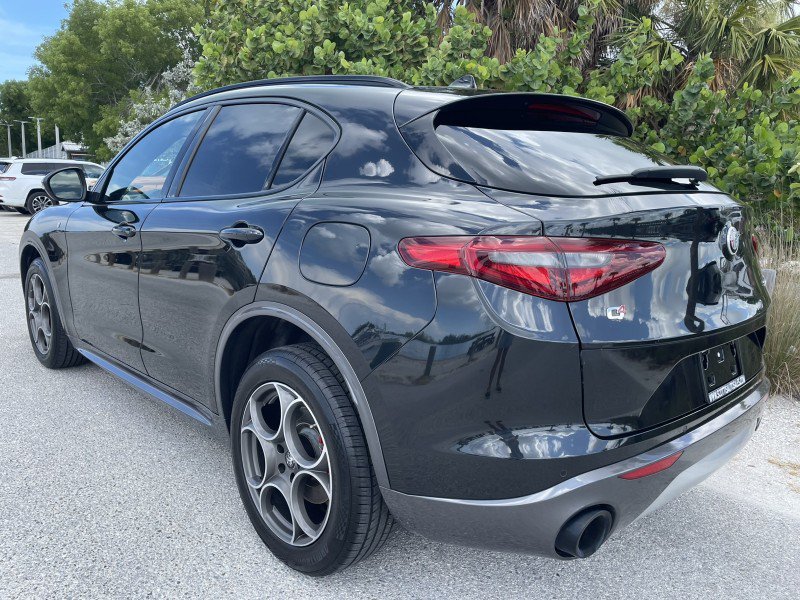 Used 2022 Alfa Romeo Stelvio Ti AWD/4WD image 5