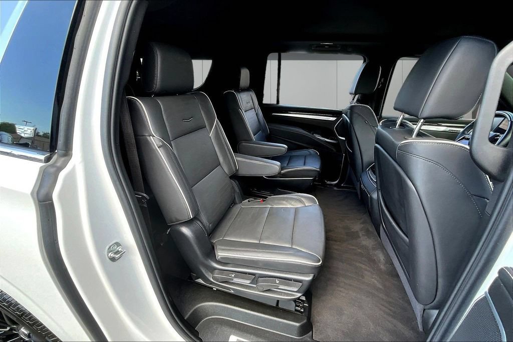Certified 2025 Cadillac Escalade ESV Premium Luxury AWD/4WD image 25