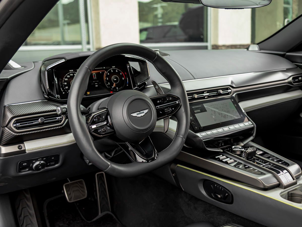 Used 2025 Aston Martin Vanquish image 3