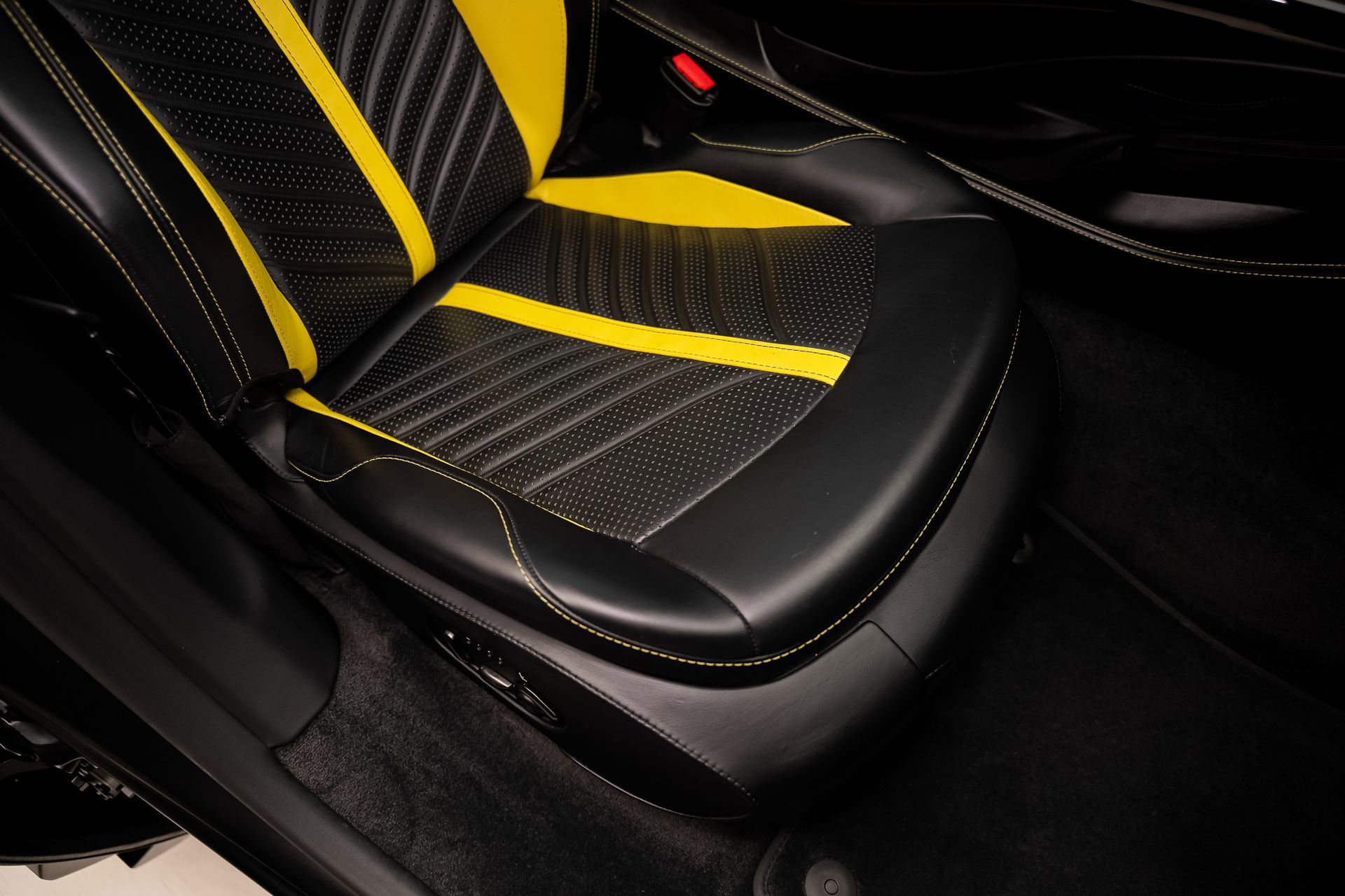 Used 2023 Aston Martin DBX 707 image 65