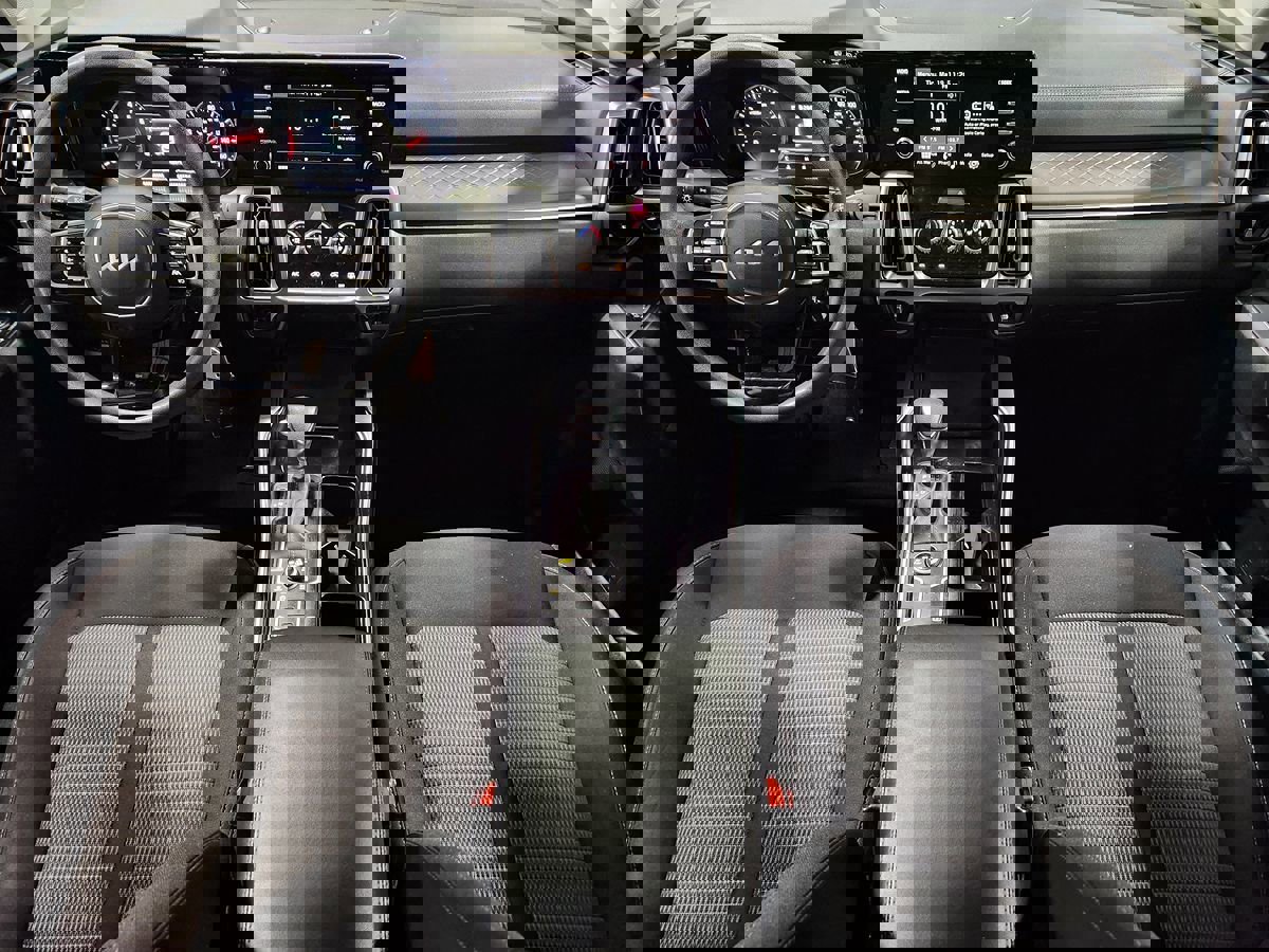 Used 2023 Kia Sorento LX image 47