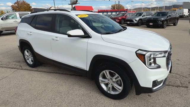Used 2023 GMC Terrain SLE w/ Driver Convenience Package AWD/4WD image 2