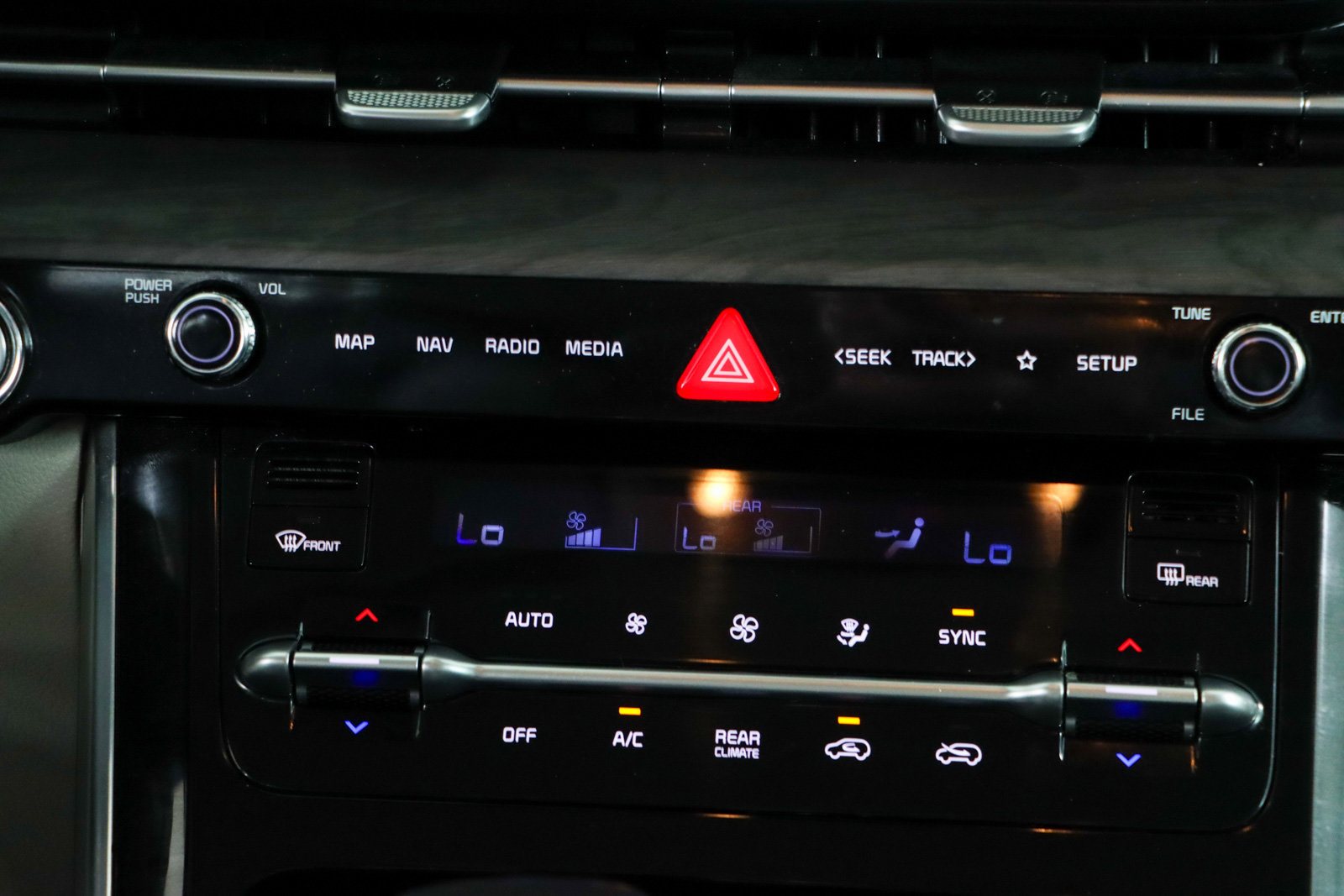 Used 2024 Kia Carnival EX FWD image 20