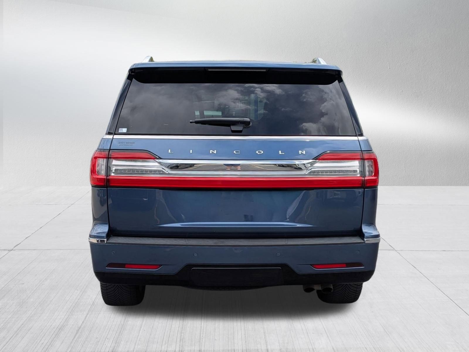 Used 2018 Lincoln Navigator Reserve AWD/4WD image 4