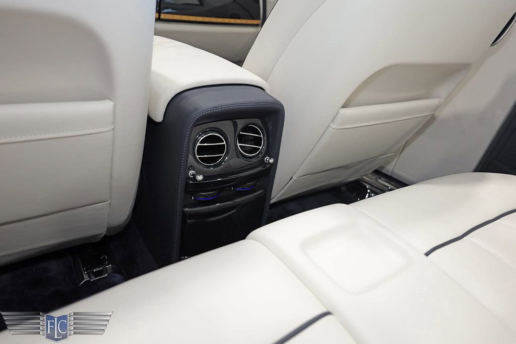 Used 2017 Rolls-Royce Phantom Drophead Coupe image 27