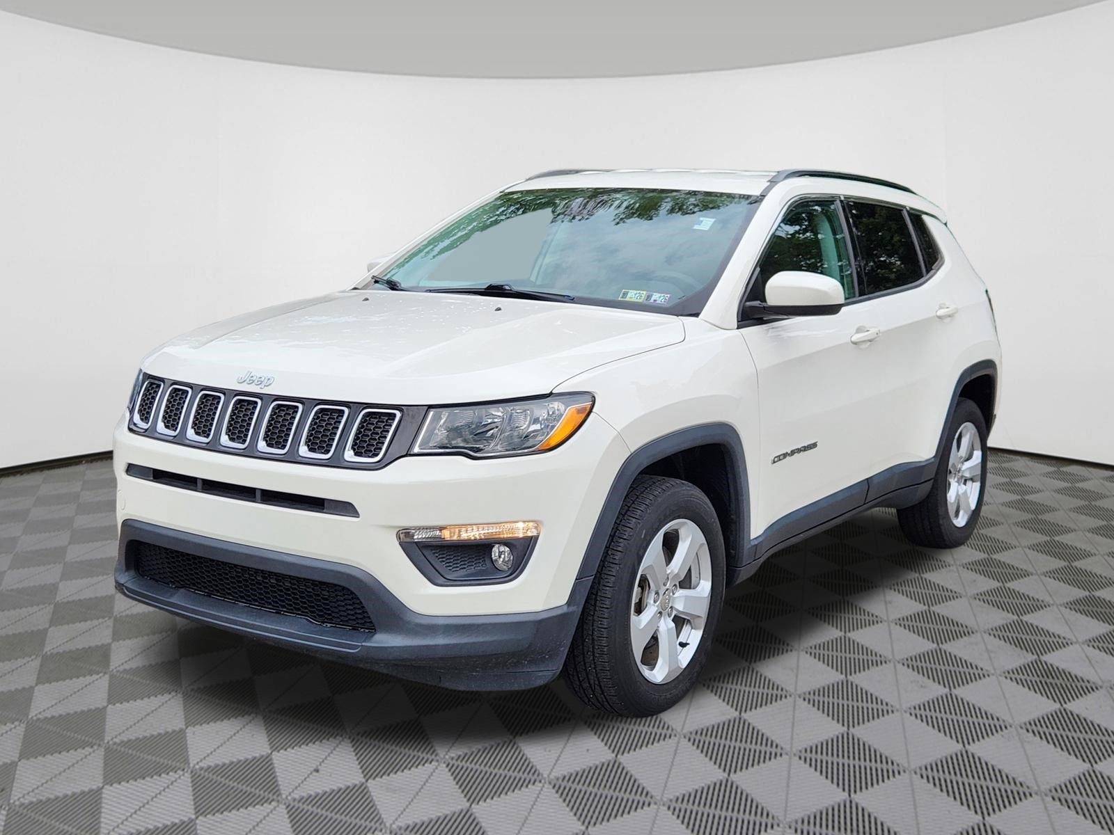 Used 2019 Jeep Compass Latitude AWD/4WD image 2