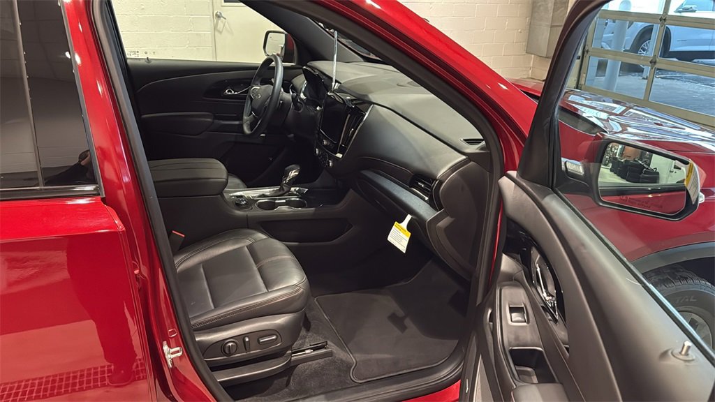 Used 2023 Chevrolet Traverse RS image 12