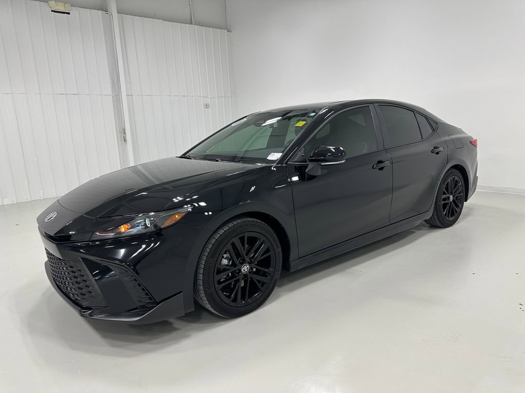 Used 2025 Toyota Camry LE image 1