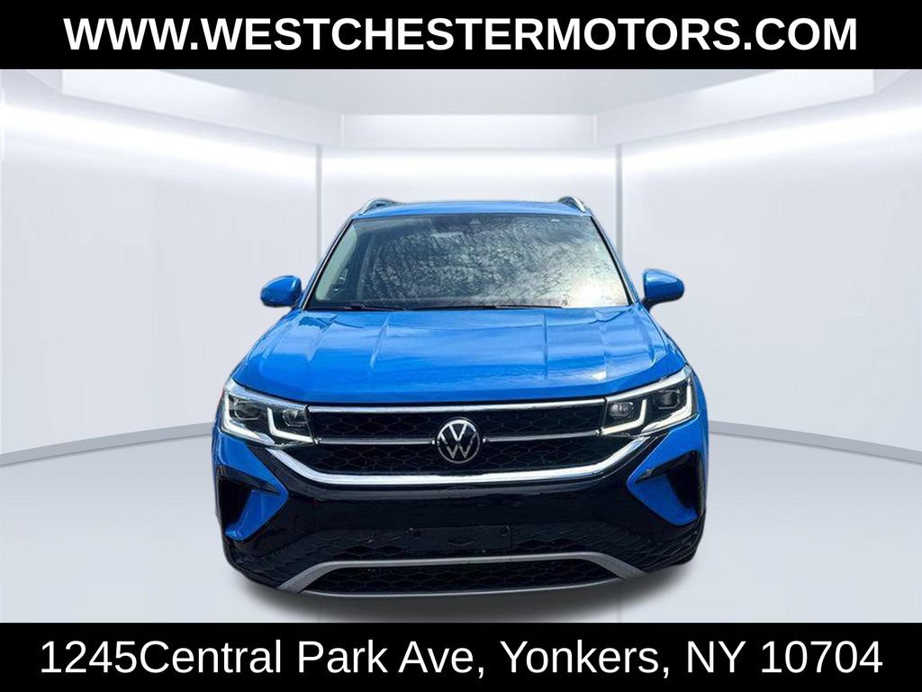Used 2023 Volkswagen Taos SEL AWD/4WD image 2