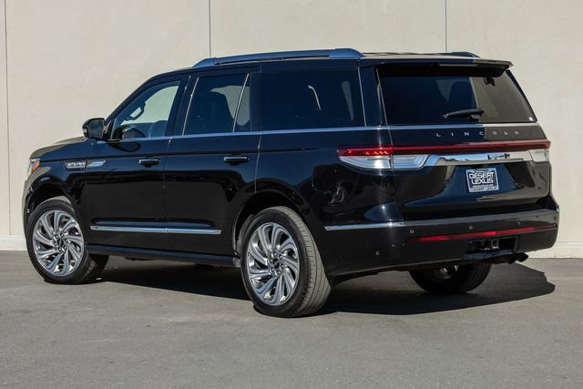 Used 2024 Lincoln Navigator Reserve AWD/4WD image 3