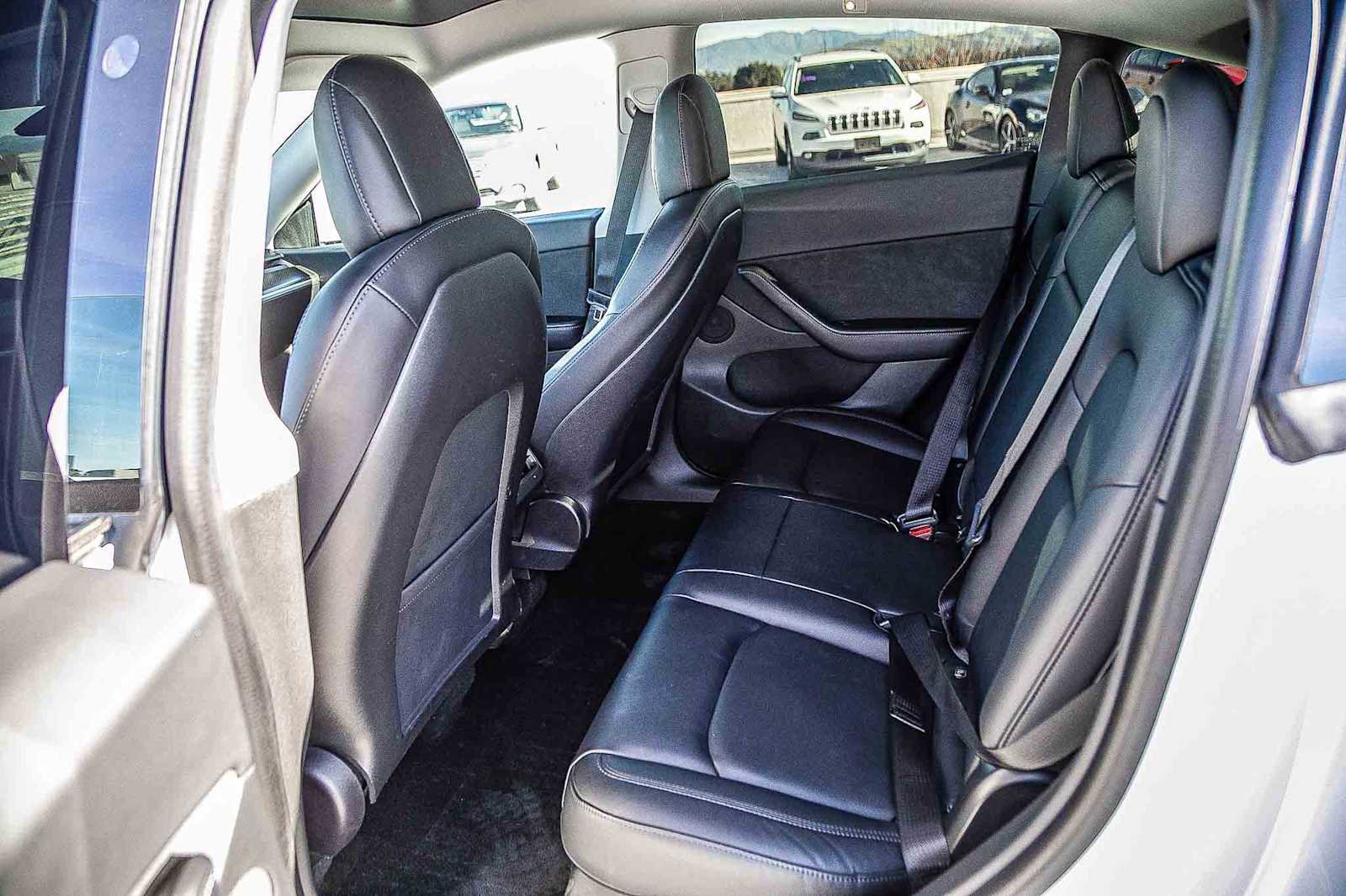 Used 2021 Tesla Model Y Long Range image 18