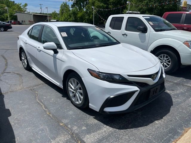 Used 2023 Toyota Camry SE FWD image 4