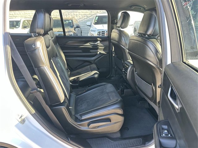 Used 2023 Jeep Grand Cherokee L Laredo image 25