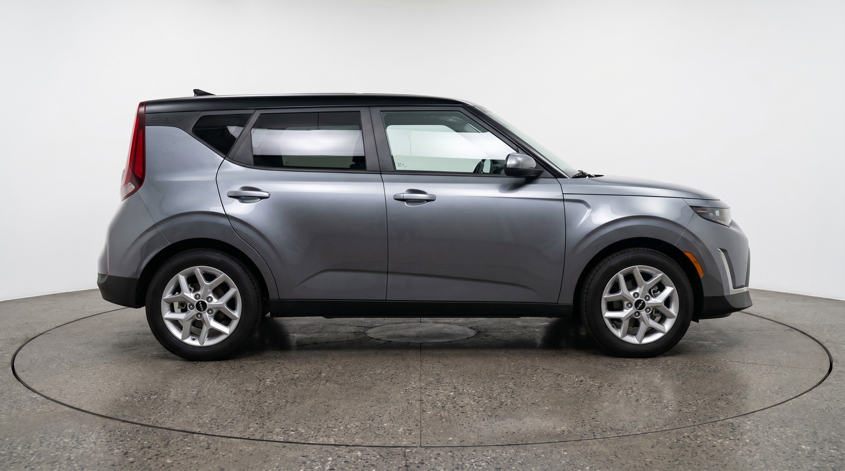 Used 2025 Kia Soul LX w/ LX Technology Package FWD image 11