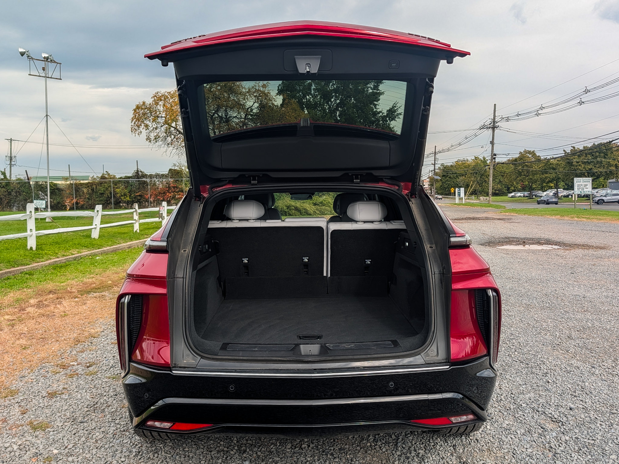 Used 2024 Cadillac Lyriq Luxury AWD/4WD image 7