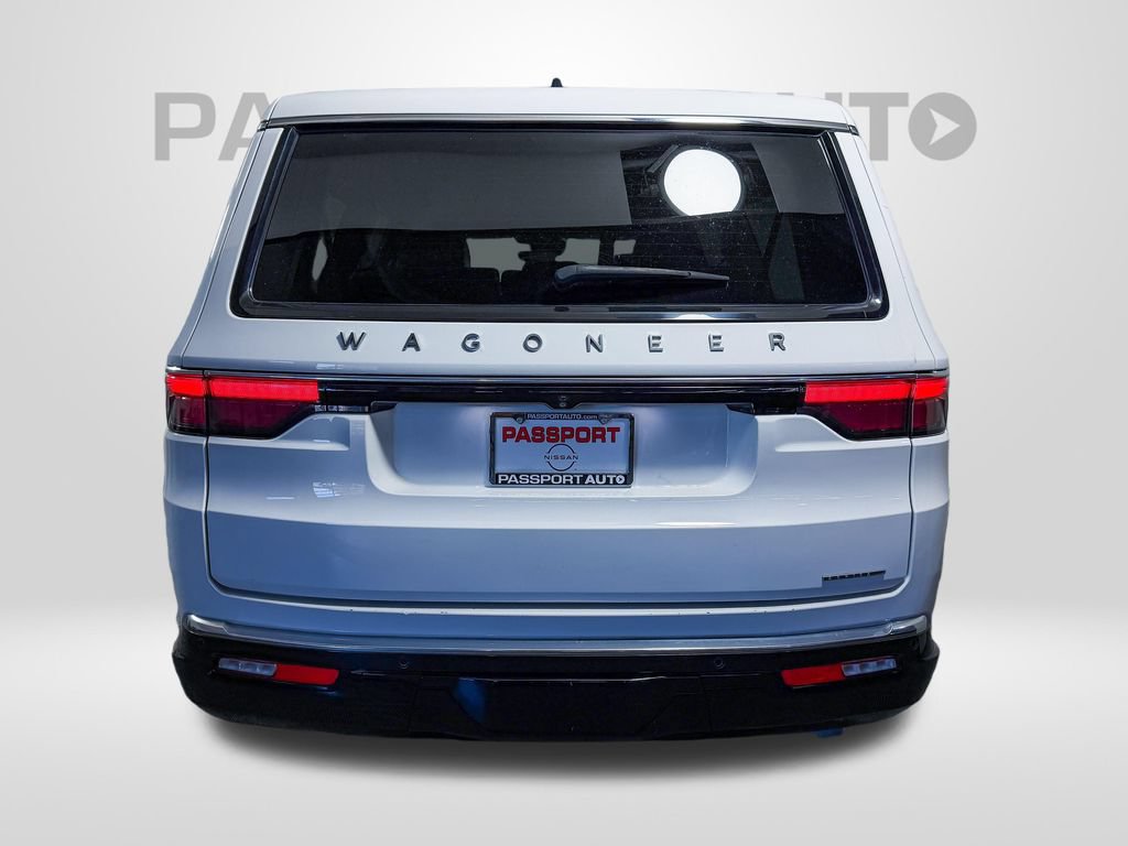 Used 2024 Jeep Wagoneer L Series III w/ Flexible Seating Group AWD/4WD image 7
