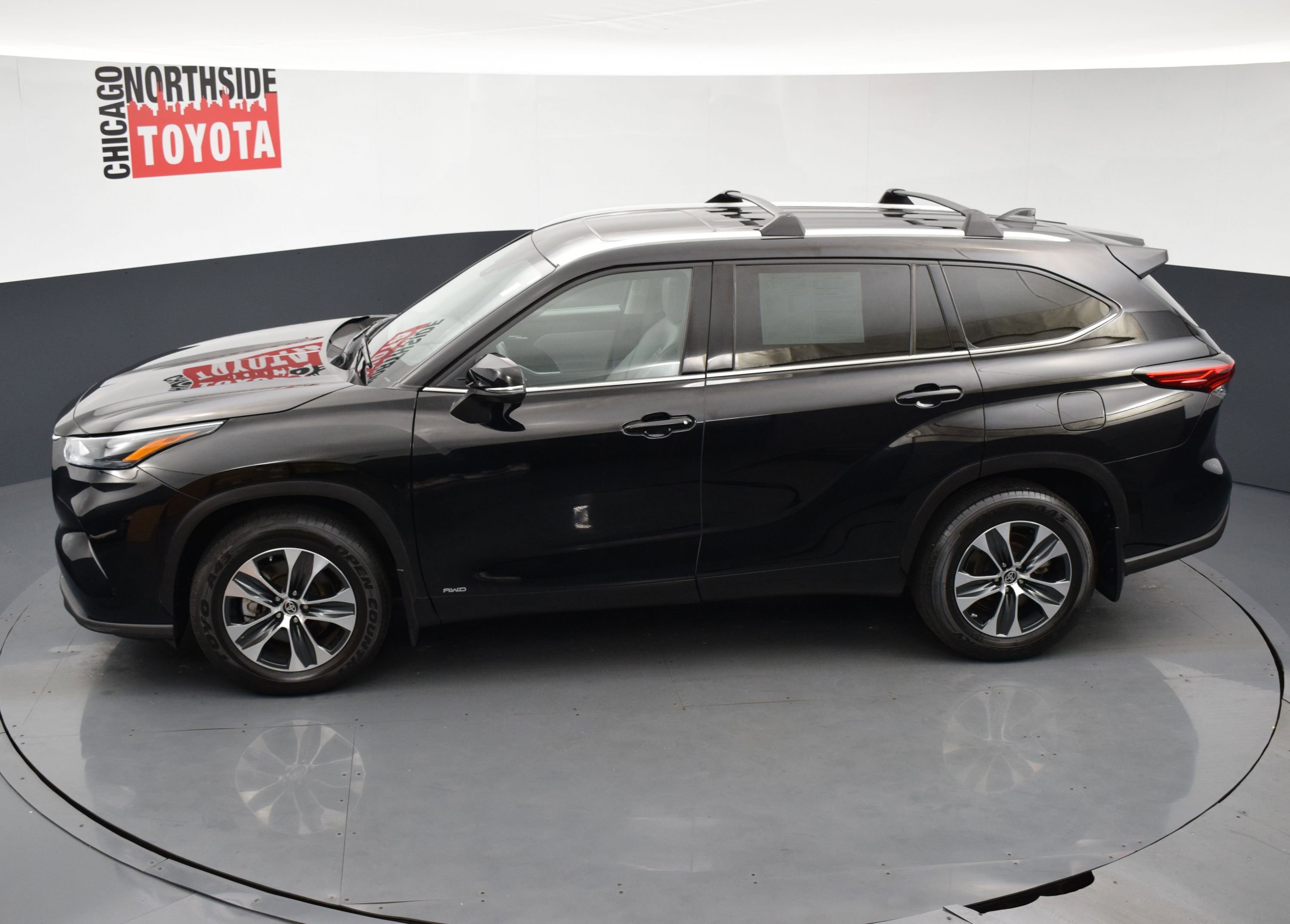 Used 2022 Toyota Highlander XLE AWD/4WD image 23