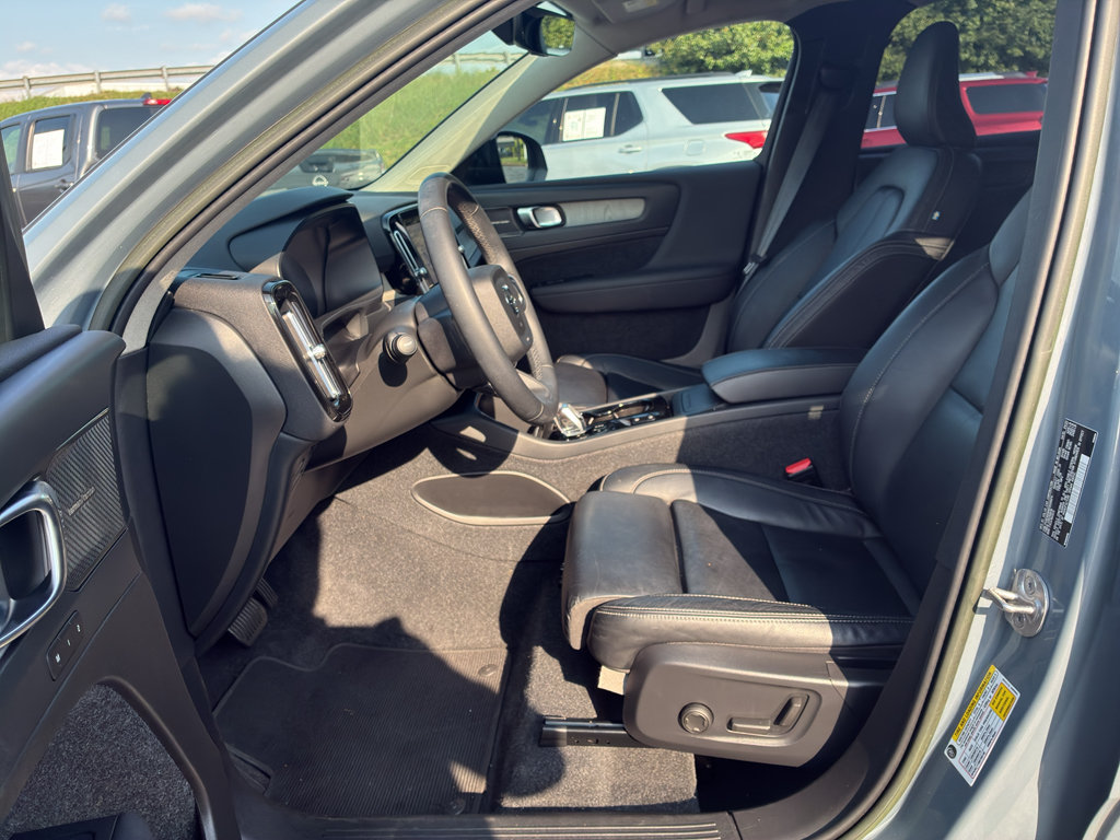 Used 2023 Volvo XC40 B4 Ultimate FWD image 10