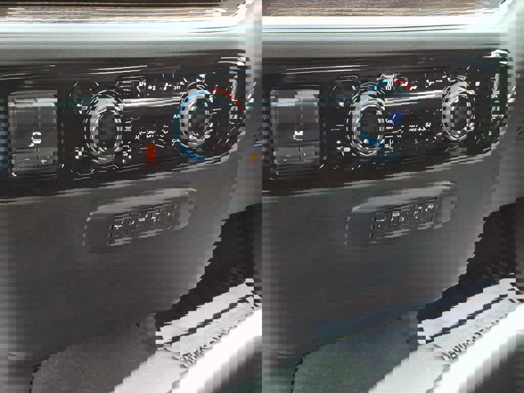 New 2025 Chevrolet Silverado 2500 LT w/ Convenience Package image 17