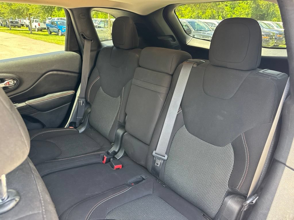Used 2016 Jeep Cherokee 75th Anniversary FWD image 11