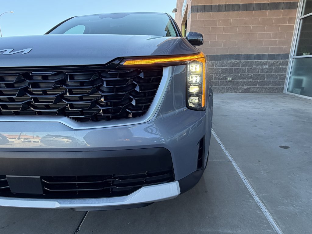 Used 2024 Kia Sorento LX image 11